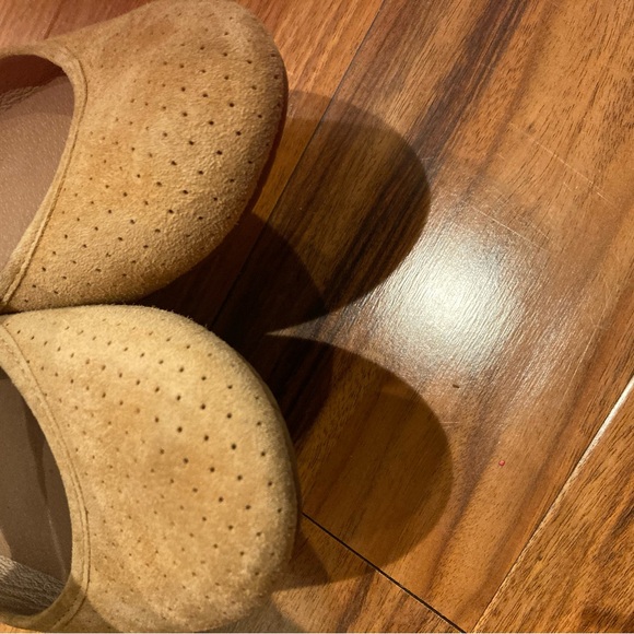 UGG Women's Karlina Geo Perforated Flat Tan Sz 9.5 - Picture 10 of 10